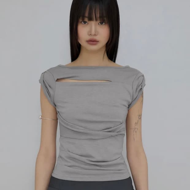 플레어업 / Asymmetrical Draped Roll-Up T-Shi