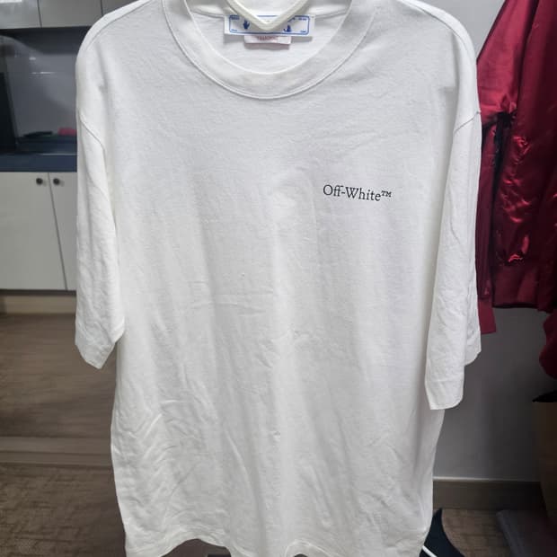 오프화이트 반팔