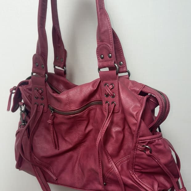 팬시클럽 벨티드 워싱 레더 백 (CHERRY RED) F25ZE990