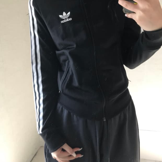 아디다스 블랙 딱붙핏 제니져지