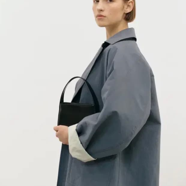 에토스 바니 토트백 블랙