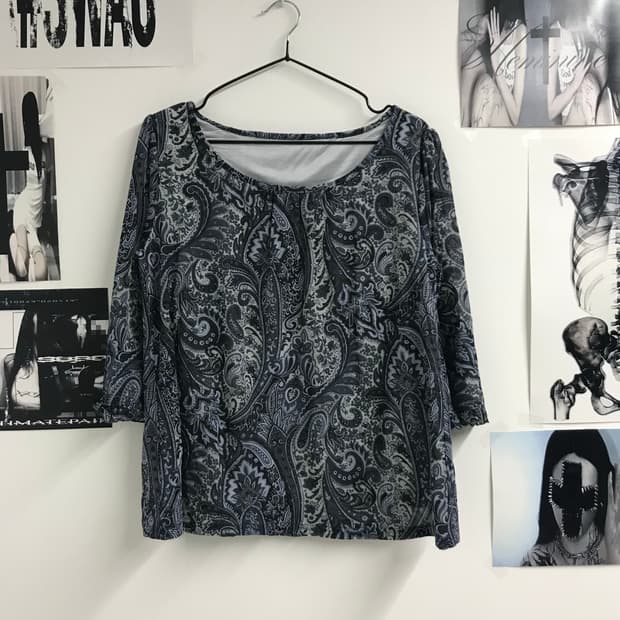 Oriental paisely pattern quarter sleeve 