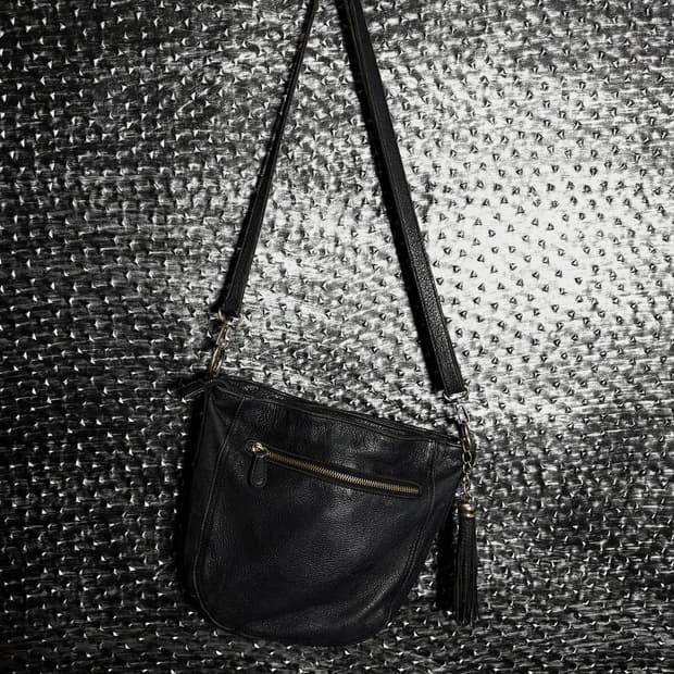 프린지 레더 크로스바디백