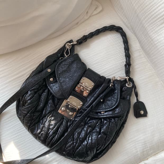 미우미우 블랙 숄더 크로스 백