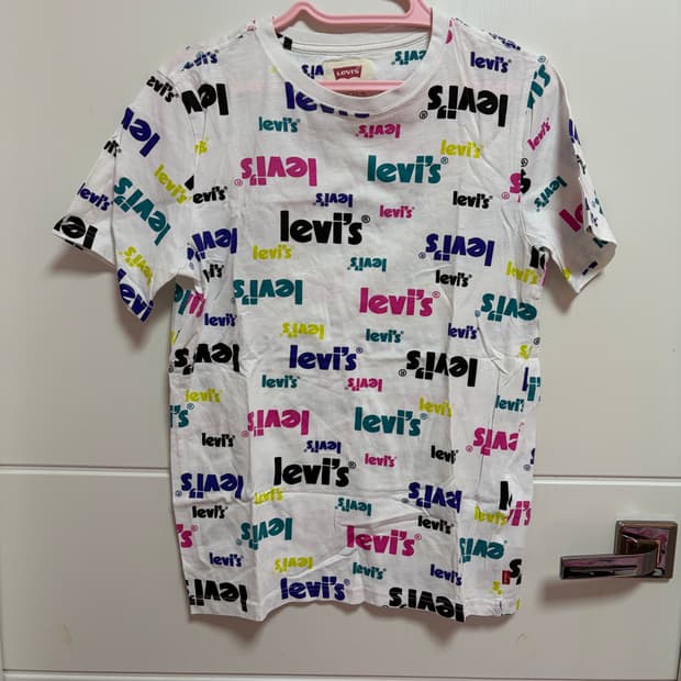 리바이스 로고 반팔