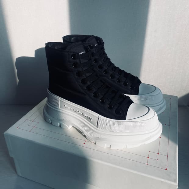 알렉산더 맥퀸 트레드 슬릭 부츠 하이탑 스니커즈 블랙 화이트