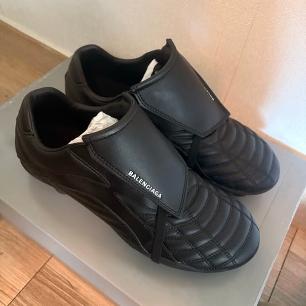 발렌시아가 사커 블랙