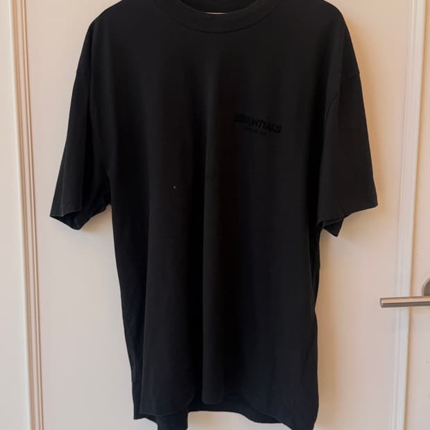  피어 오브 갓 에센셜(Fear of God Essentials) 반팔