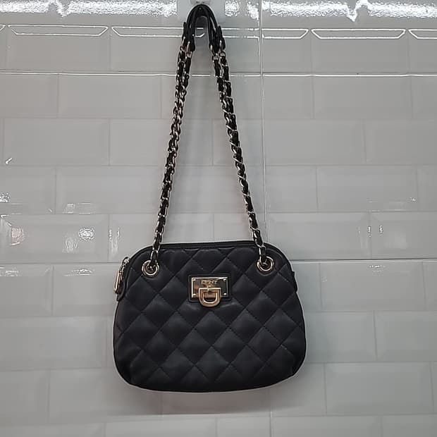 DKNY 퀼팅 체인 미니백