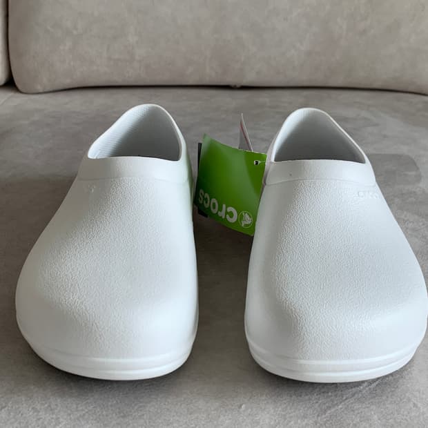 (새상품) 크록스 온 더 클락 워크 슬립온 270