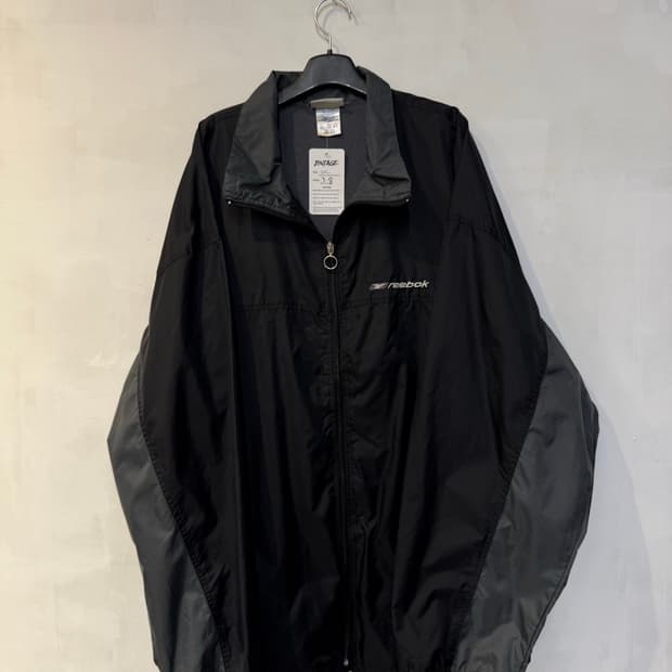 리복 블랙 바람막이