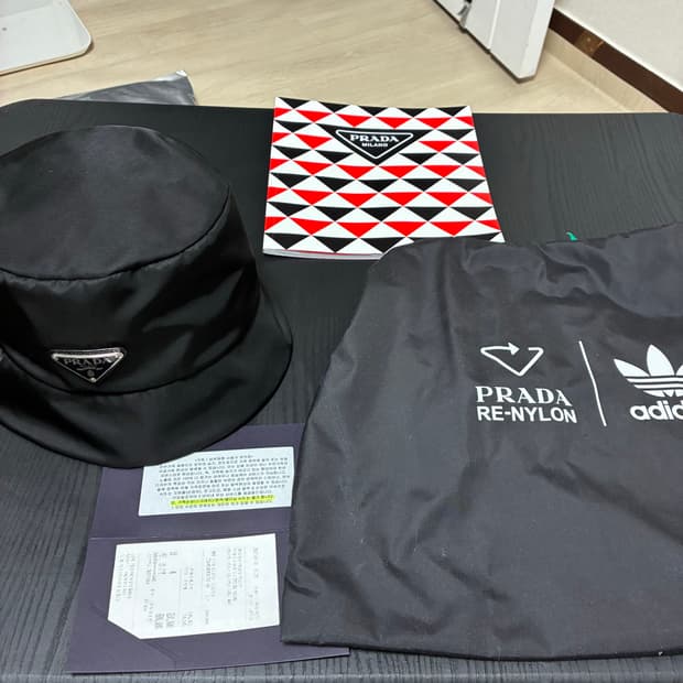 프라다 아디다스 콜라보 버킷햇 m사이즈