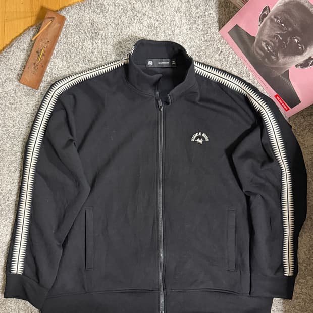 언더커버 x GU 트랙자켓