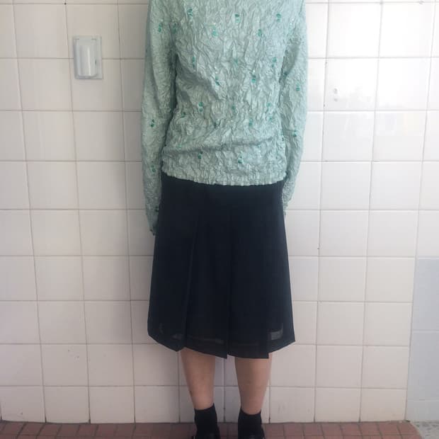 Dot point pleats high neck sleeve