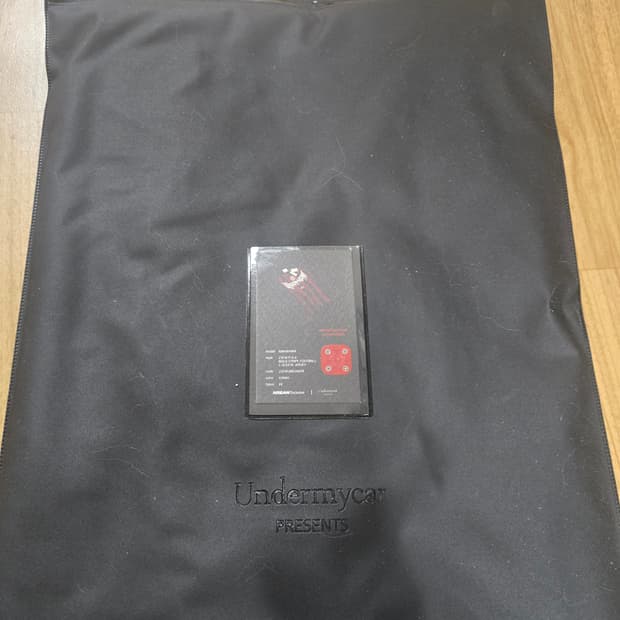 언더마이카 크림익클루시브 볼드스트라이프 풋볼져지