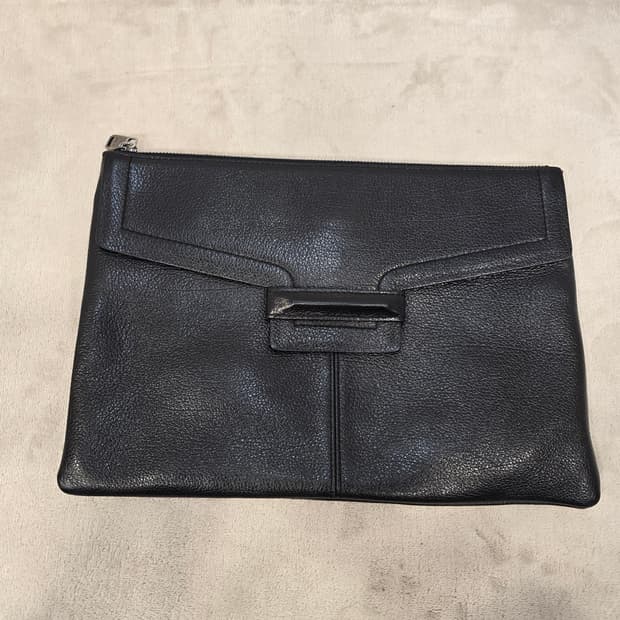 덱케 DEECKE 남여공용  블랙 가죽 클러치백