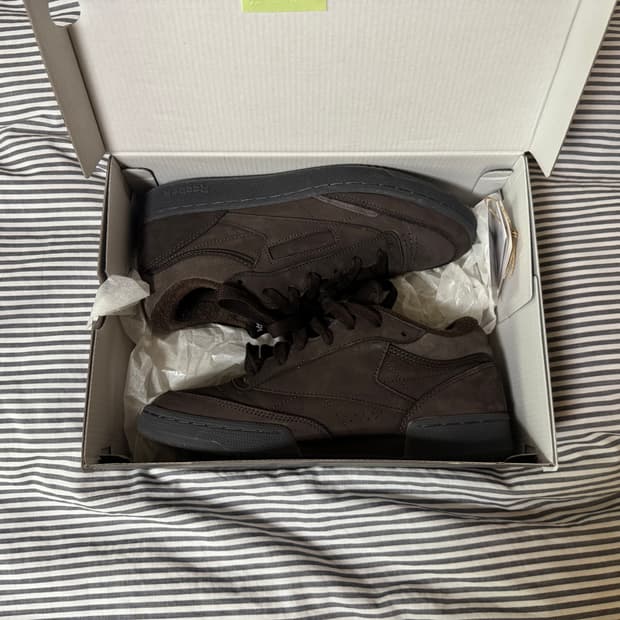 리복 x 애드섬 클럽c 다크브라운