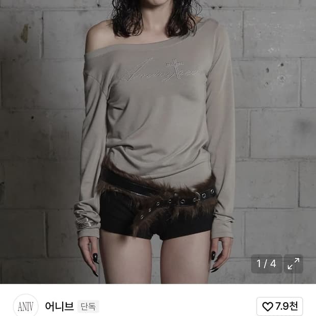 어니브 STUDDED LONG SLEEVE OFF-SHOULDER BEI