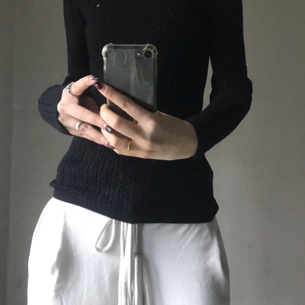 타미힐피거 블랙 딱붙핏 케이블 니트