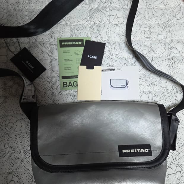 프라이탁 하파오 유광 실버