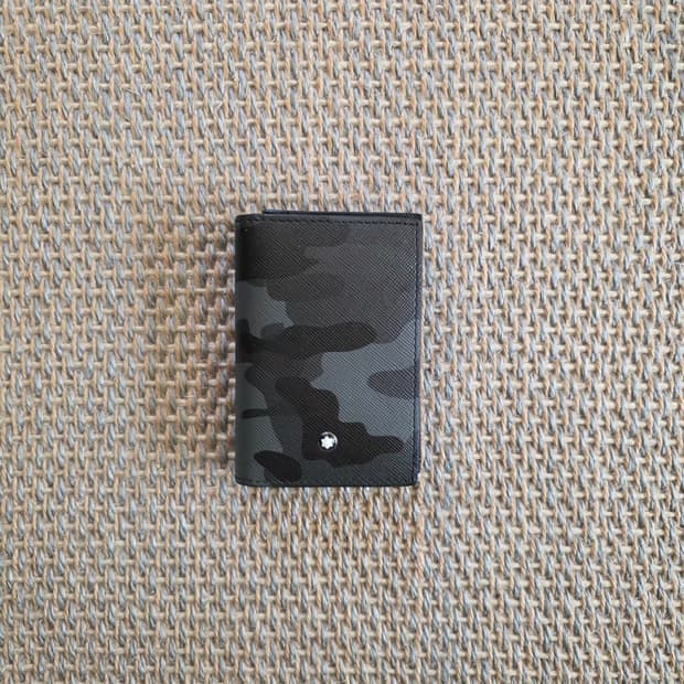 몽블랑 그레이 카모 사피아노 가죽 명함 지갑
