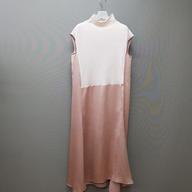 한섬 시스템 투톤 니트 배색 슬리브리스 롱 원피스 88-98-165