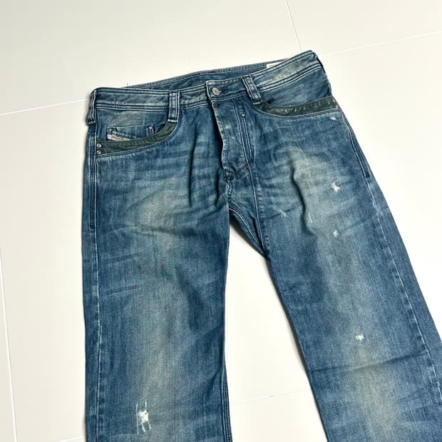 디젤 레더 포켓 루즈핏 데님 팬츠 