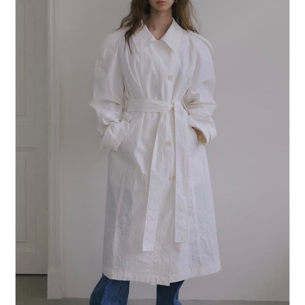 오버듀플레어 시그니처 볼륨 슬리브 트렌치 코트 화이트