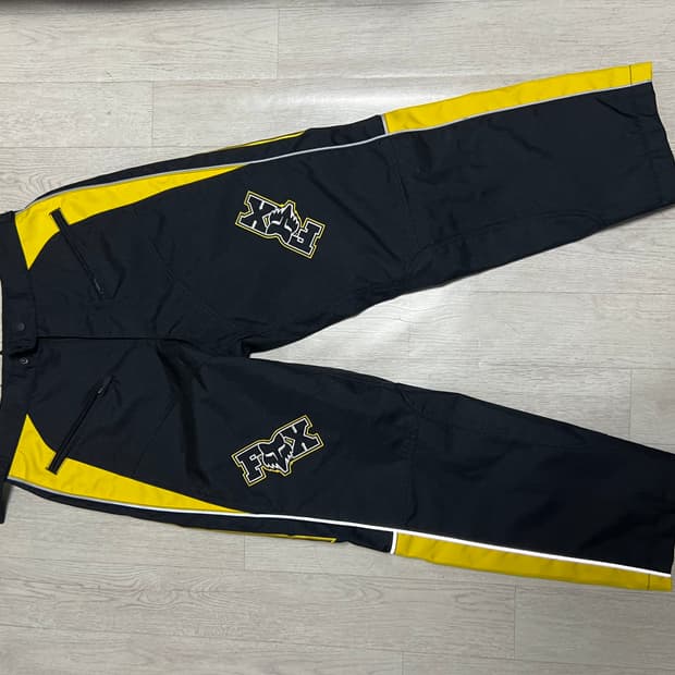 슈프림 x 폭스 레이싱 바지 40에 팝니다 (사이즈 32) 엘로우