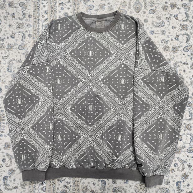 미니멀프로젝트 페이즐리 패턴 맨투맨 L (크게나옴) (105-113)