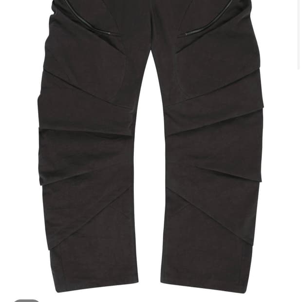 디프런티스 커브드 드레이프 팬츠