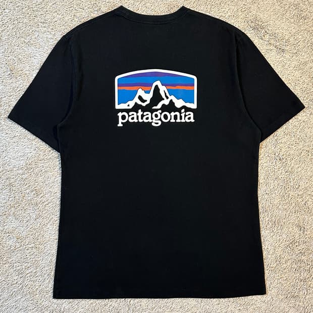 파타고니아 PATAGONIA 피츠로이 백프린팅 반팔 티셔츠 블랙