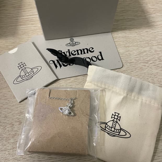 비비안 웨스트우드 레이나 팬던트 실버 새상품