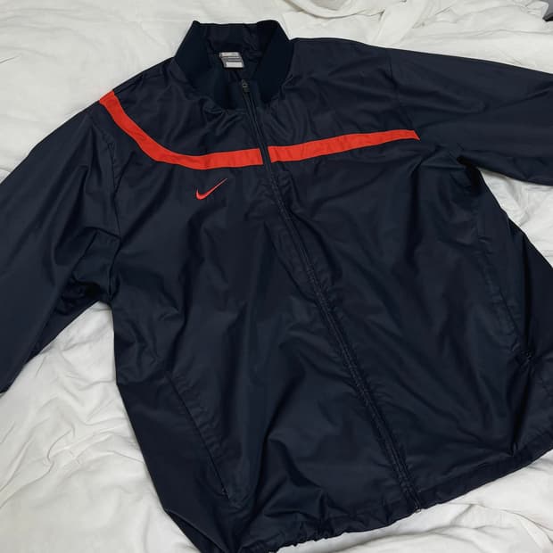 나이키 스우시 바람막이