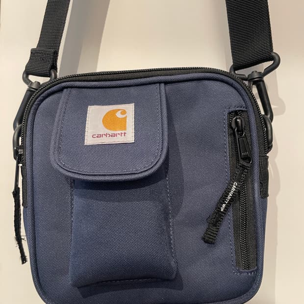 칼하트 WIP 에센셜 백 블루 크로스백