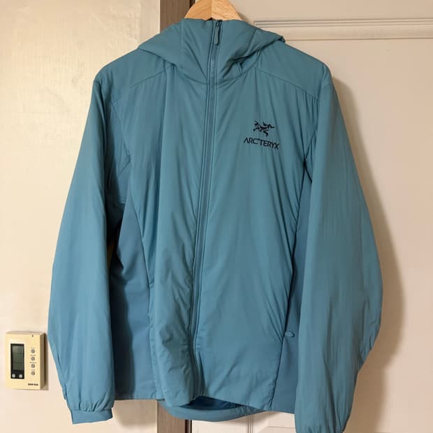 아크테릭스 아톰 LT 후디 솔라스 S 