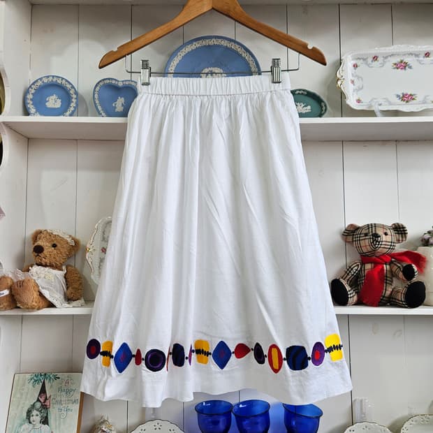 입생로랑(YVES SAINT LAURENT) 자수 스커트