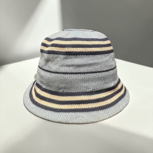 버버리 런던 블루라벨 스트라이프 니트 버킷햇
