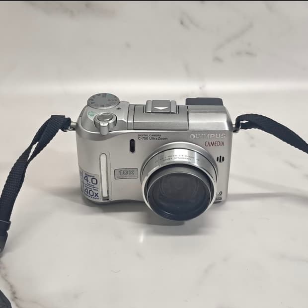 올림푸스 CAMEDIA C-750 Ultra Zoom 디카