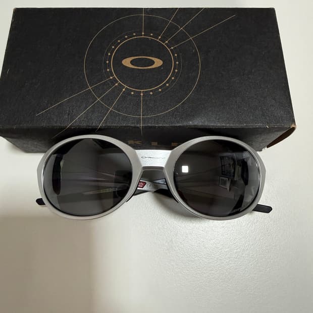 오클리 아이자켓 리덕스 실버 