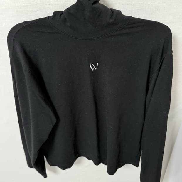 웨이비니스 터틀넥