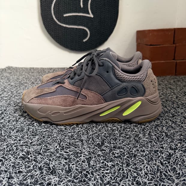 아디다스 이지 부스트 700 '모브'