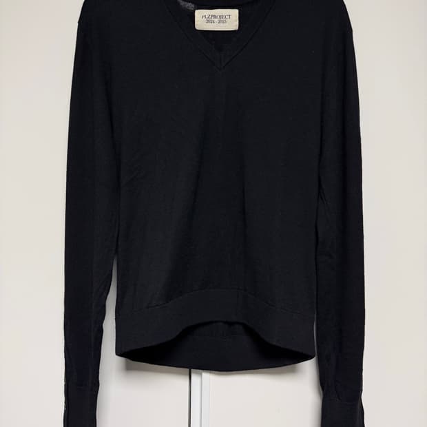 플리즈프로젝트 버튼 브이넥 니트 라이트 블랙 (plzproject)