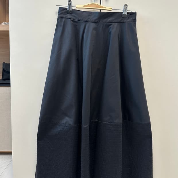 cos 볼륨 스커트 블랙 S