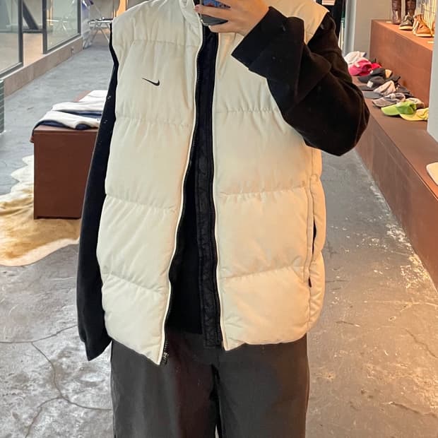 나이키 로고 화이트 패딩조끼 H237
