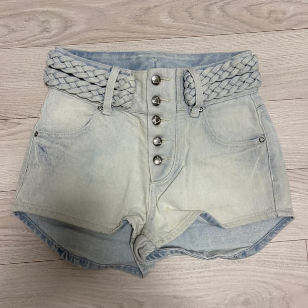 벨트 디테일 데님 쇼츠