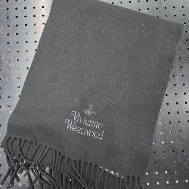 비비안웨스트 우드 목도리 블랙