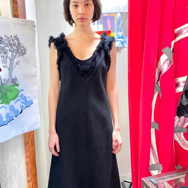 BEAUTIFUL PEOPLE 로우엣지 V넥 슬리브리스 롱 원피스 