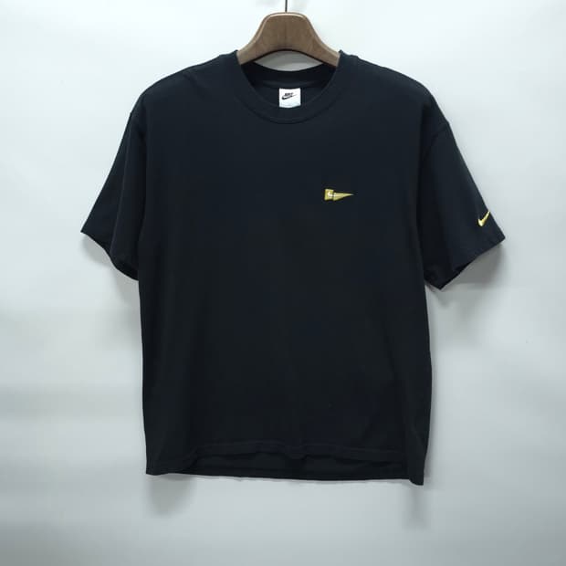 나이키 펜넌트 로고 자수 백로고 반팔 티셔츠 블랙 (100/L)