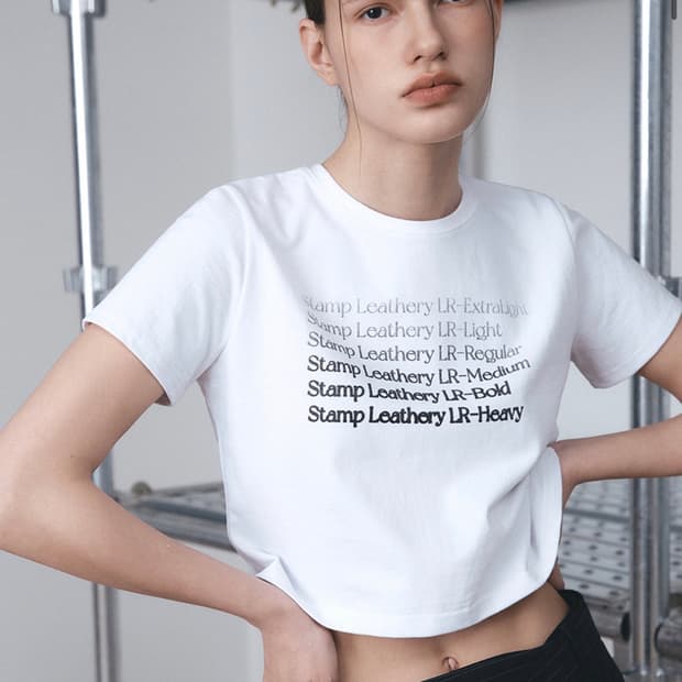 (FREE) 레더리 폰트 스탬프 크롭 반팔 티셔츠 [WHITE] 반팔